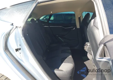 2013 Tesla Model S из США, поврежденный, VIN 5YJSA1CN3DFP22010